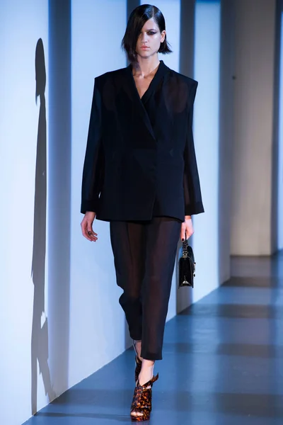 Look 27